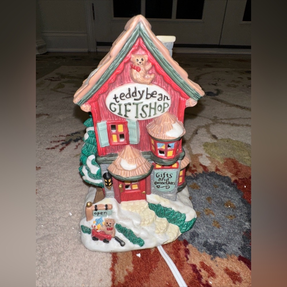 Christmas village Teddy Bean Gift Shop Lighted CH4900